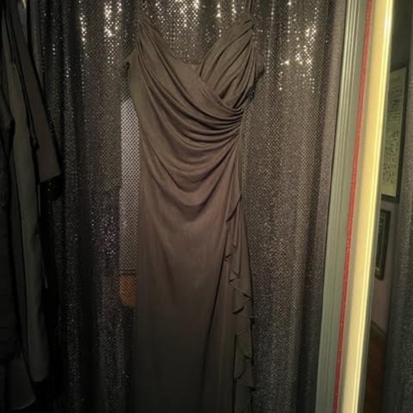 B. Smart Black Gown - Picture 5 of 7